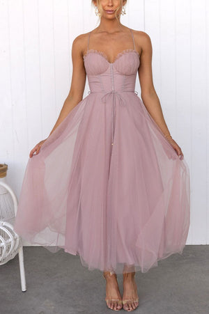 Elegant Summer Midi Dress with Tulle Skirt and Spaghetti Straps