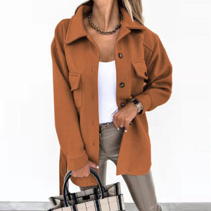 Chaqueta utilitaria para mujer con cinturón y bolsillos con solapa