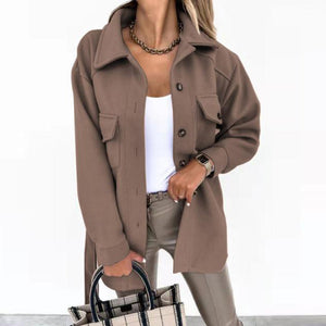 Chaqueta utilitaria para mujer con cinturón y bolsillos con solapa