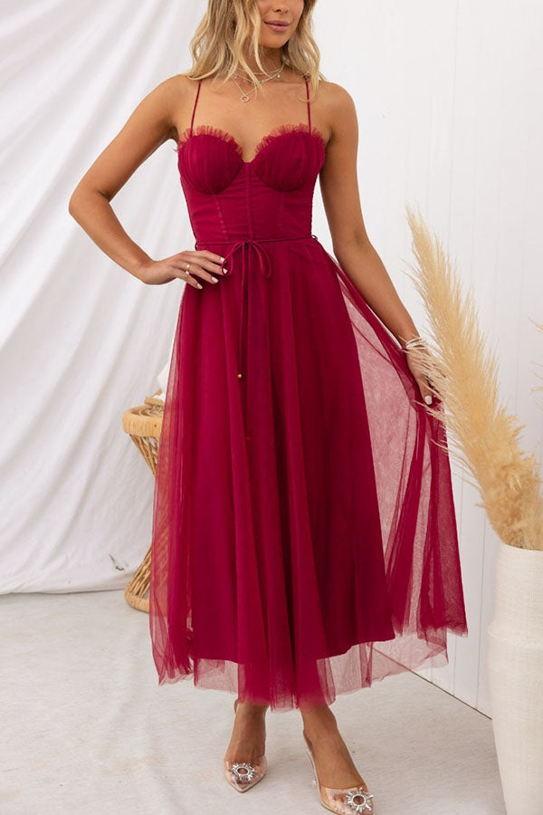 Elegant Summer Midi Dress with Tulle Skirt and Spaghetti Straps