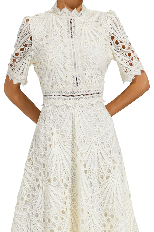 Chic Women’s Midi Dress with Delicate Lace Details