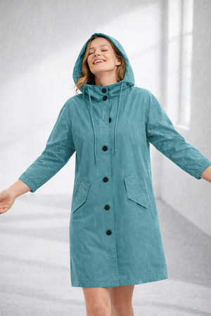 Chaqueta para mujer con capucha de longitud media