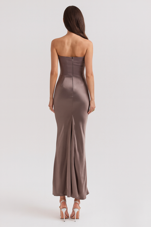 Chic Strapless Maxi Dress with Flowing Silhouette